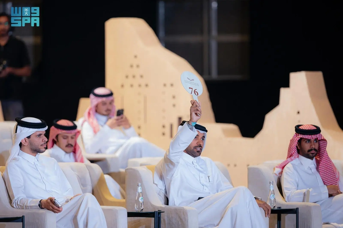 بيع فرخ شاهين بـ 119 ألف ريال بمزاد نادي الصقور السعودي 2025