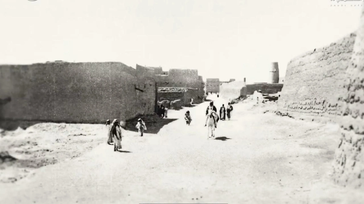 مقطع نادر لابن خنيزان يروي فيه مشاركته في معركة استرداد الرياض مع الملك عبد العزيز