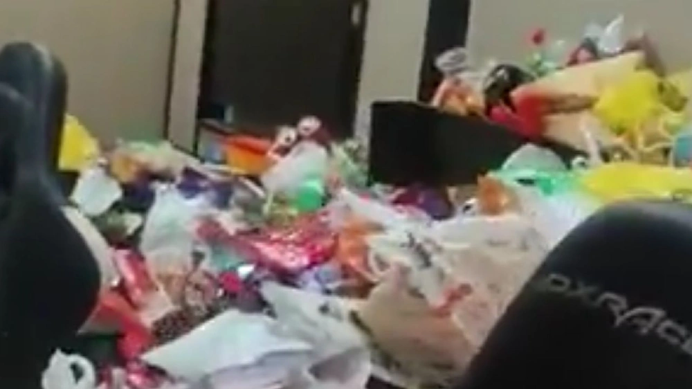 شاب , صيني , ألعاب فيديو , مواقع تواصل , فندق