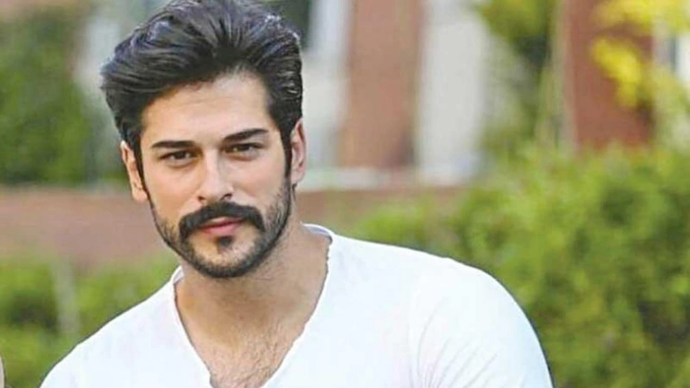 أجمل فتاة في إسطنبول ,النجم التركي بوراك أوزجيفيت, &nbsp;المسرح ,مسرحية فردية