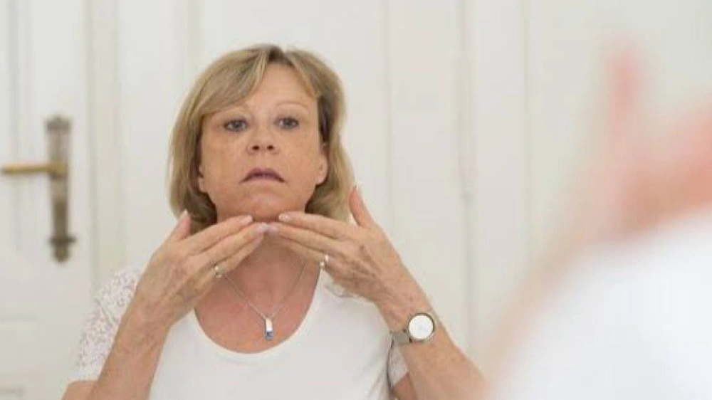 الطبيب يوسف الجذلاني , &nbsp;استشاري جراحة الأنف والأذن والحنجرة , أحبال الصوتية , شيخوخة