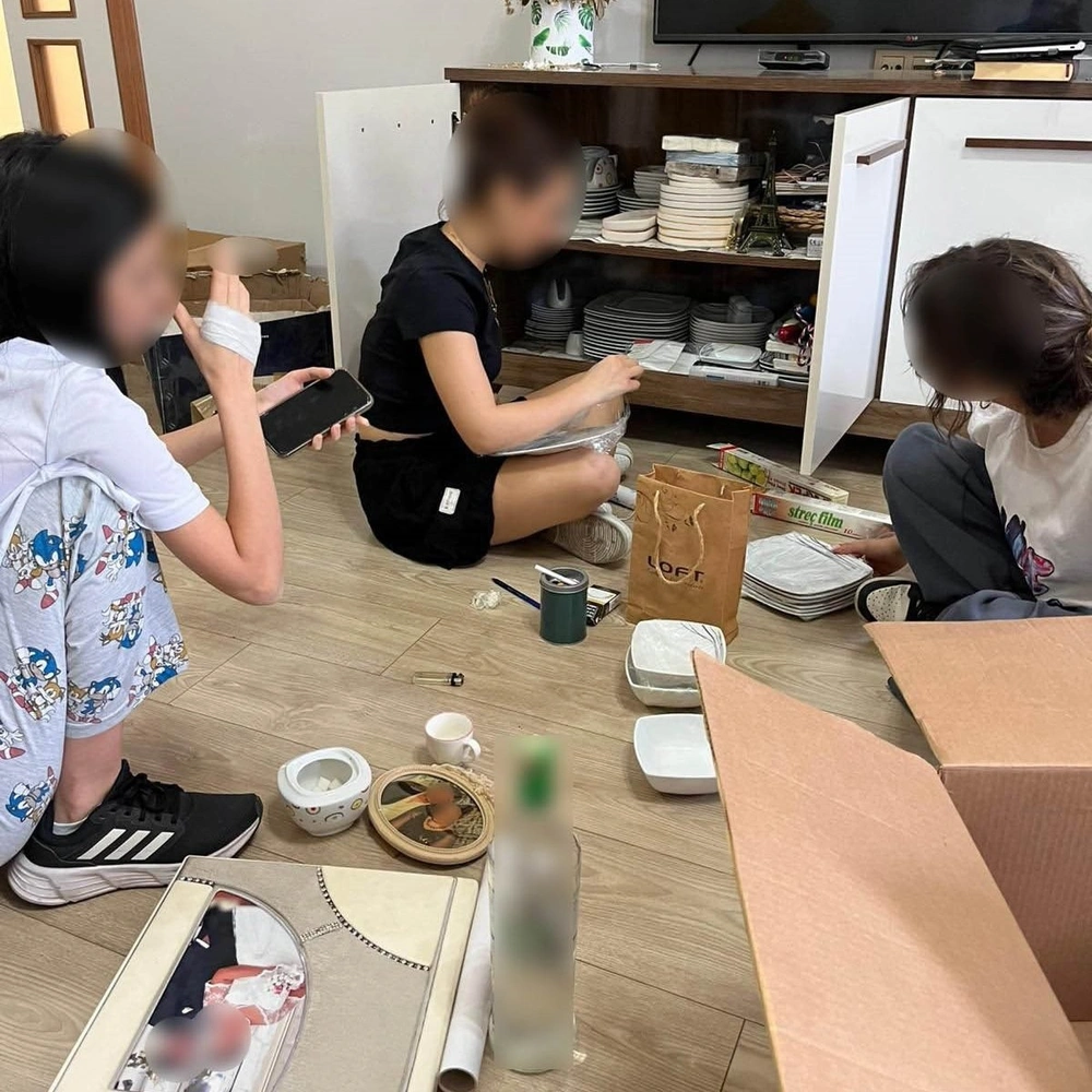 تركيا, إزمير, طالبات قاصرات, معلمة, أعمال منزلية تركيا, إزمير, طالبات قاصرات, معلمة, أعمال منزلية