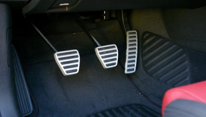 فرامل السيارة, صيانة الفرامل, تغيير تيل الفرامل, أصوات الفرامل, صيانة السيارة