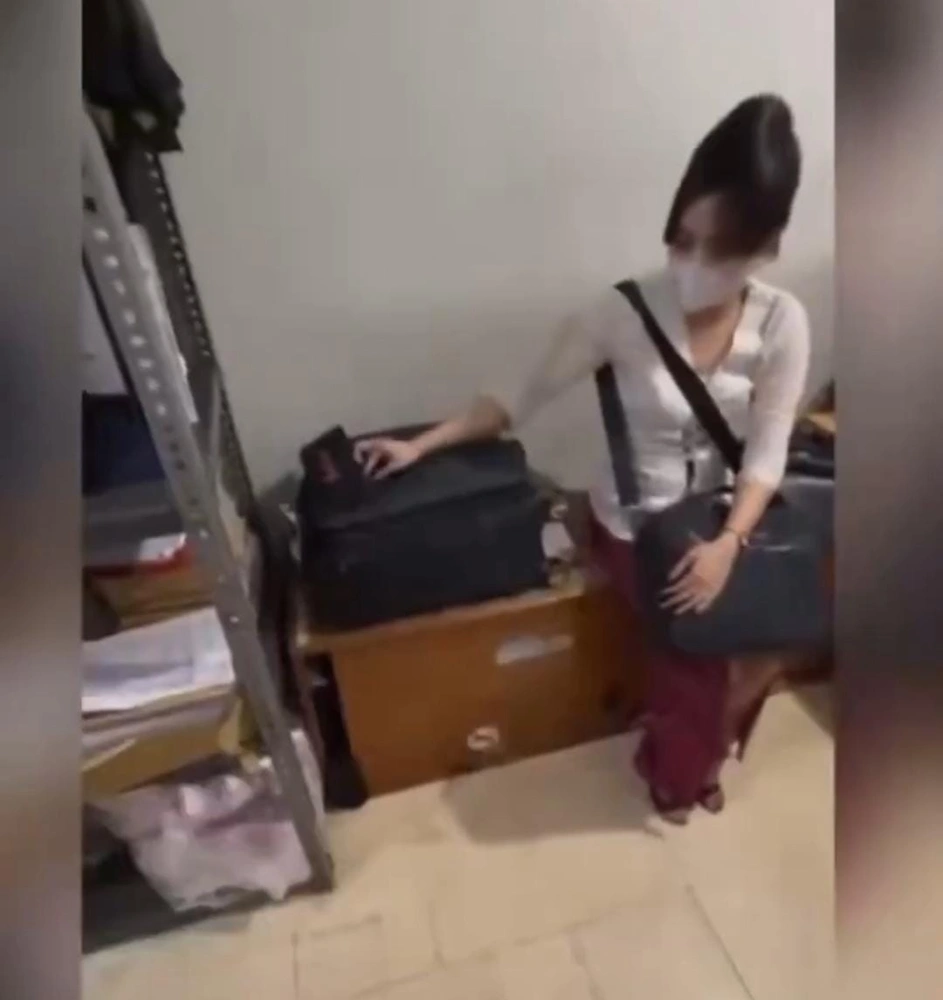 انتحال صفة مضيفة, مضيفة طيران , إندونيسيا, Batik Air , مقطع فيديو انتحال صفة مضيفة, مضيفة طيران , إندونيسيا, Batik Air , مقطع فيديو